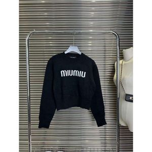 MM24女性のセーター秋/冬の新しいカジュアルミニマリストレタープリントスリミングニットセーター