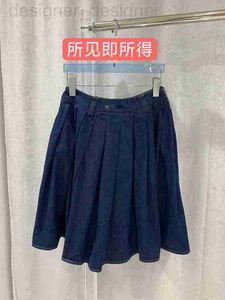 Spódnice marka Mui Summer New Academy Style High talia Szczupła haftowana litera dziewczyna wygodna i oddychająca jeansowa plisowana spódnica yrph