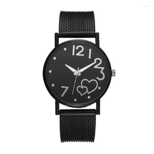 손목 시계 2024 패션 캐주얼 여성 Net Quartz 시계 간단한 손목 시계 우아한 창조적 인 발렌타인 선물 심장 모양의 사랑 감시 시계