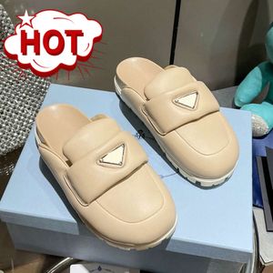 10 A2024 Designer Sabots Hausschuhe Damenrutschen weiche gepolsterte Nappa Leder Sans Maultiere mit Schachtel Frauen Plattform Brot Slipper flacher Luxus Sommerstrand