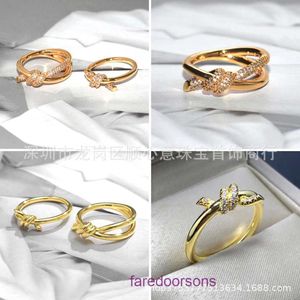 TifannisSM Ring Heart Rings smycken hängen t Familj Knut Ring S925 Silverpläterad 18K Guldfe Fair Style High Version Winding Diamond Fashion har originallåda