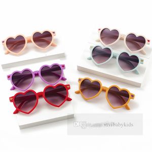 Occhiali da sole per ragazze San Valentino Moda per bambini color caramella cuori d'amore cornice Uv 400 occhiali da spiaggia per bambini protezione solare occhiali da sole per bambini Z6515