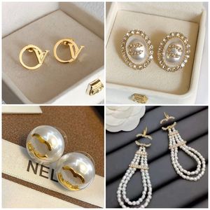 Hot Brand Diamond Stud Simple Fashion Style Letter Boutique Designer Pearl Chain Earrings Winter Par Girl Gift Jewelry