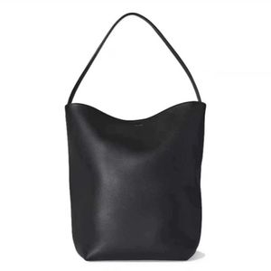 The Row Genuine Leather Large Capacity Commuter Tote Bag Fashionable and Simple Top Layer Cowhide Bucket Bag One Shoulder Handbag 240105