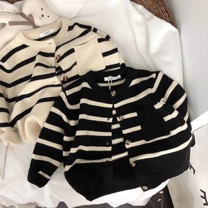Cardigan for Girls Sweaters Children's Soft Knit Child Classic Striped Round Neck Sweatshirt Småbarn Babykläder 2-7 år 240103
