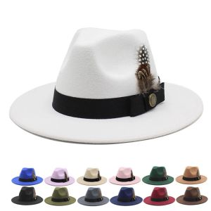 White Woolen Gentleman Classic British Jazz Feather Top Hat Wide Brim Party Church Wedding Fedora Hats Män kvinnor Panama Felt Cap