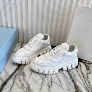 Kvinnor Casual Shoes Luxury Design Black Patent Summer Sneakers Platform Heels Monolith Brushed Leather Loafers Slip On 35-41