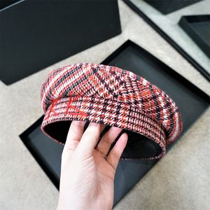 Designer Berets For Women 100% Wool Plaid Pattern Cowboy Hats Size 56-58 Hats Flat Top Octagonal Pumpkin Hat Casual Caps Newspaper Cap Spring Winter