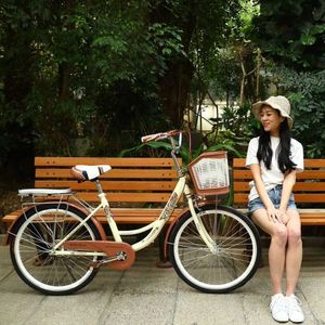 自転車女性通勤自転車24/26インチ7速成人レトロ自転車高炭素鋼ライト自転車学生変動速度scooterl240105