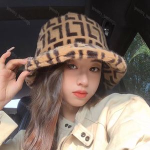 Designer Bucket Hat Women Winter Htas Fur Cap for Women Men Fashion Thick Warm Ladies Fisherman Furry Caps Ear Warmer Accessories Luxury Beanie Fluffy