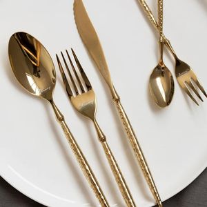 Набор столовой посуды из 20 предметов, нож в западном стиле, вилка и ложка, настольная лампа, роскошные столовые приборы с золотым кованым узором 240105