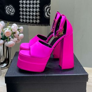 10a Hot Pink Aevitas dubbelplattform Satin Sandaler Ankel Rem Sidans spänne Chunky Block High Heels Square Opentoe Womens Luxury Designer Shoes Evening Factory Footw