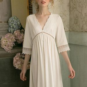 Shirts Women's White Lolita Dress Lace Princess Sleepshirts Vintage Deep V Neck Cotton Nightgowns.victorian Nightdress Lounge Sleepwear