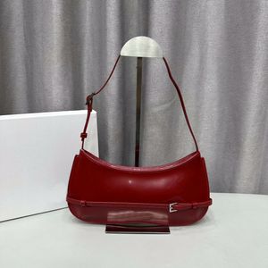 디자이너 Le Chouchou 벨트 어깨 가방 특허 가죽 Le Bisou Ceinture Baguette Bags 조정 가능한 버클 벨트 스트랩 핸드백은 하드웨어 편지 자수