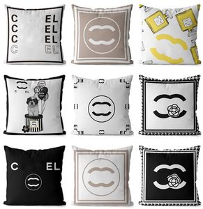 Designer Throw Pillow Black and White Pillow Letter Logo Home Pillow Cover Sofa Decoration Cushion Pure Cotton Comfortable Cushion 45 * 45cm Pillow Core Detachable