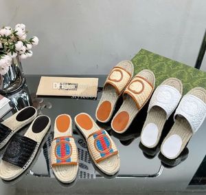 Nowe powiązane kobiety E Espadrilles Sole Flat Slajdes Kaptaki Raffia Sandały Otwarte palce u stóp luksusowe designerskie buty Fabryki Fabryki