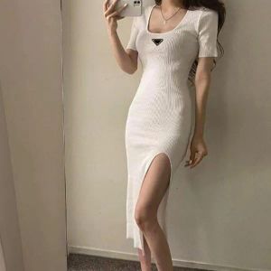 Woman Clothing Casual Dresses 2024 Short Sleeve Summer Womens Dress Slit Skirt Outwear Slim Style With Budge Designer Lady Sexy Dresses