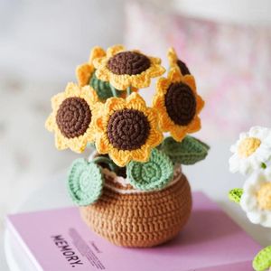Kwiaty dekoracyjne Niedokończone ręcznie tkane ręcznie mini -donitożne materiał szydełkowy sztuczny kwiat garnku słonecznik
