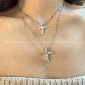 Pendanthalsband Tide Cool Simple Creative Rhinestone Cross Necklace For Women Spice Girl Double Layer Nisch Design Clavicular Chain Gift