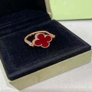 Top-Designer-Ring-Geschenk für Frau, V-Gold, 18 Karat, neuer doppelseitiger, drehbarer Ring mit vierblättrigem Blumenmotiv, rote Jade-Medaille, geschnitzte Blume von Chico mit Gkph