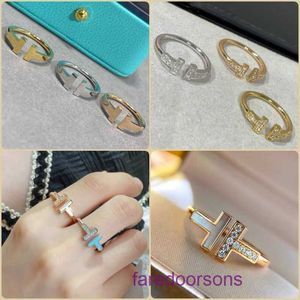 High Quality Tifannissm Stainless Steel Designer Ring JewelleryT Family Double Female V Gold Edition 18K Rose White Fritillaria Adjustable Have Original Box