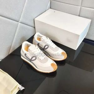 Flödesneakers sko kvinnor män flödes löpare sneaker nylon mocka spetsar upp mjuk övre duk sko honung gummi våg sula soprt skor hjortskinn designer skormpg5