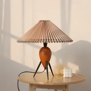 Table Lamps Vintage Retro High-end Pleated Small Lamp Korean Ins With The Same Bedroom Bedside Lighting Study Room Decor Light Fixture