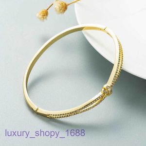 Luxury Car Tiress Designer Skruvmejselarmband Fashion Creative and Personalized Minimalist Geometric Buckle for Women with Copper Plate with Original Box ZMQ8