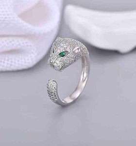 Fan Bingbing può regolare l'anello Panther, l'anello e la lancetta dei diamanti, con una personalità alla moda.8712073