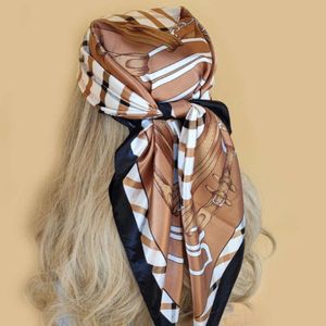 Lenços de 90x90cm Kerchief Four Seasons Square Silk 2024 Europa e America Bandannas Print SunScreen Stripe Shawls