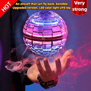 Magic Flying Ball Pro UFO Illuminazione con luci a LED Telecomando Boomerang Spinner controllato a mano per festival Regali per bambini Giocattoli 240105