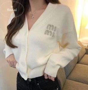 أزياء Womens Wool Sweater Sterbroidery Knit Cardigan Miu Designer Switters Women Woolen Jacket V-Neck Knitwear 865