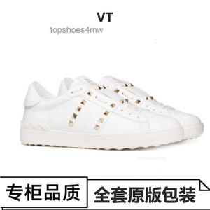 Valenttino Sports Shoes Shoe Mens Style Fashion Runner Top Cowhideスニーカーvペース同じメンズ2023ハイカジュアル品質トップランニングL7HV