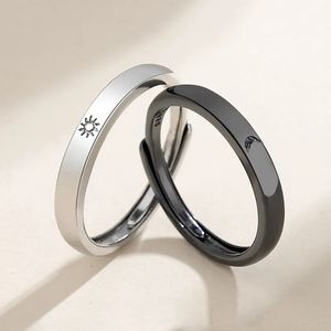 Wedding Rings Fashionable and Simple Couple Ring with Silver Plated Adjustable Sun and Moon Open Ring Jewelry Suitable for Women Men and Wedding Gifts 240104