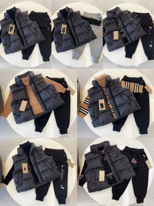 set di vestiti per bambini set di abbigliamento da guerra per ragazzo invernale 3 pezzi abiti firmati per neonate cappotto e maglione e pantaloni all'ingrosso 100-150 cm