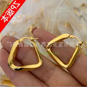 Bottegaly Venettaly Earrings 20 Ny fashionabla Instagram Cool Wind Twisted Face Triangle Earrings Brass Gold Plated Circled Geometric örhängen Kvinna