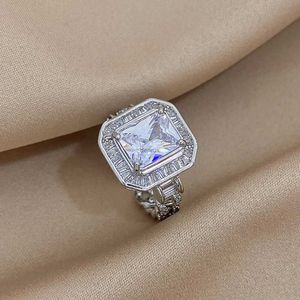 Band Rings Luxury Clear Zircon Cut Halo Engagement Ring For Women Large Square Cubic Zirconia Bezel Cluster Ring Wedding Jewelry Lover GiftL240105