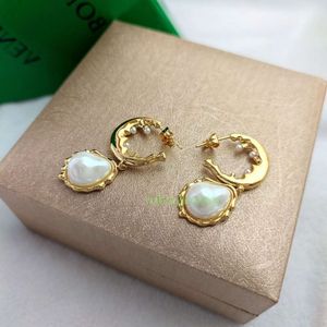 Bottegaly Venettaly Earrings French Pearl C-ring Water Droplet Resin Earringsニッチ汎用Instagramイヤリング小さな香りのバロックイヤリング