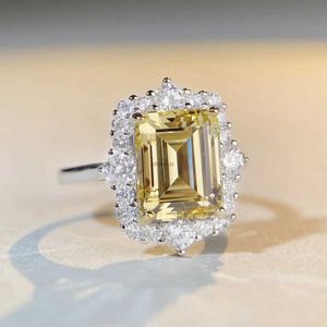 Pierścienie opaski Wykwintny luksusowy żółty sześcien cyrkon szmaragdowy klaster ZC srebrny pierścień damski 925 Pierścienie kolorowe kwadratowe cyrkon ringsl240105