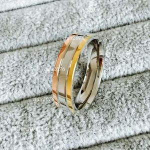 Designer Ring Famous Brand Sier / Rose Gold / Plated Triple Tone Top Classic Design Wedding Band för kvinnor och män