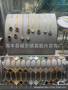 Classic Van Jewelry Akcesoria Fanjia V Four Leaf Grass Five Bransoletka kwiatowa Kobieta 18K Rose Gold White Fritillaria High Edition Non Fading