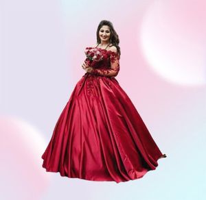 Burgundowe ciemnoczerwone suknie ślubne Suknie ślubne na ramię Satynowe koronkowe aplikacje Kwiaty Kościa Plusowe rozmiar formalny ślubny 1836010