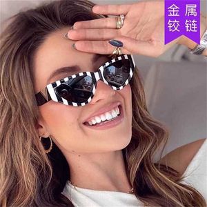 22% DI SCONTO Commercio all'ingrosso di occhiali da sole Cat's Eye Bordo stretto Zebra Pattern Fashion Street Shoot Show Occhiali da sole a triangolo Occhiali personalizzati a forma concava