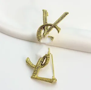 Luxury Brand Designer Letter Pins Brooches Women Gold Crystal Pearl Rhinestone Cape Buckle Brooch Suit Pin Wedding