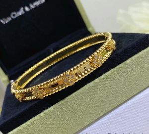 Van Clover Armband Designer Armbandsmycken för kvinnor Blommig gåva Toppkvalitet Rostfritt stål 18K Guld Classic New Christmas Year Valentine