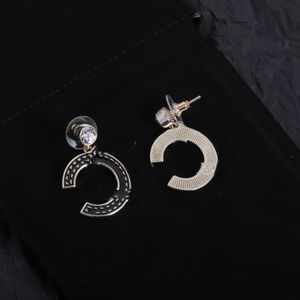 18K Gold plattierte Designer Marke Ohrringe Designer Brief Ohrstiel Frauen Kristallperlen Geometrischer Ohrring für Hochzeitsfeier Jewerlry Accessoires