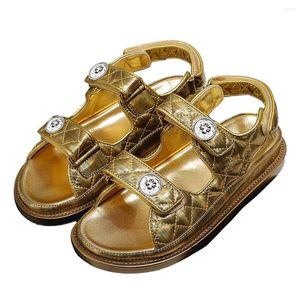 Sandaler som säljer kvinnors mode äkta läder Peep Toe Flat Shoes Women Casual Outdoor Vacation Beach Hook Loop