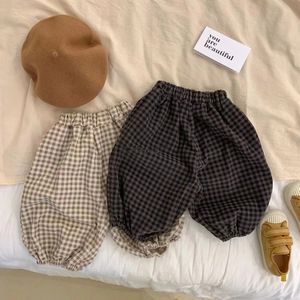 Autumn Baby Loose Corduroy byxor pojkar flickor rutiga byxor spädbarn småbarn casual jogger mygg bevis 240106