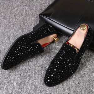 Czarne kolce marki mokasy męskie luksusowe buty dżinsowe i metalowe cekiny Wysokiej jakości przypadkowe mężczyźni 240106