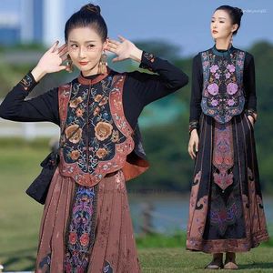 Etniska kläder 2024 Kinesisk traditionell blommabroderi väst vintage Hanfu toppar ärmlös jacka orientalisk satin jacquard waistcoat